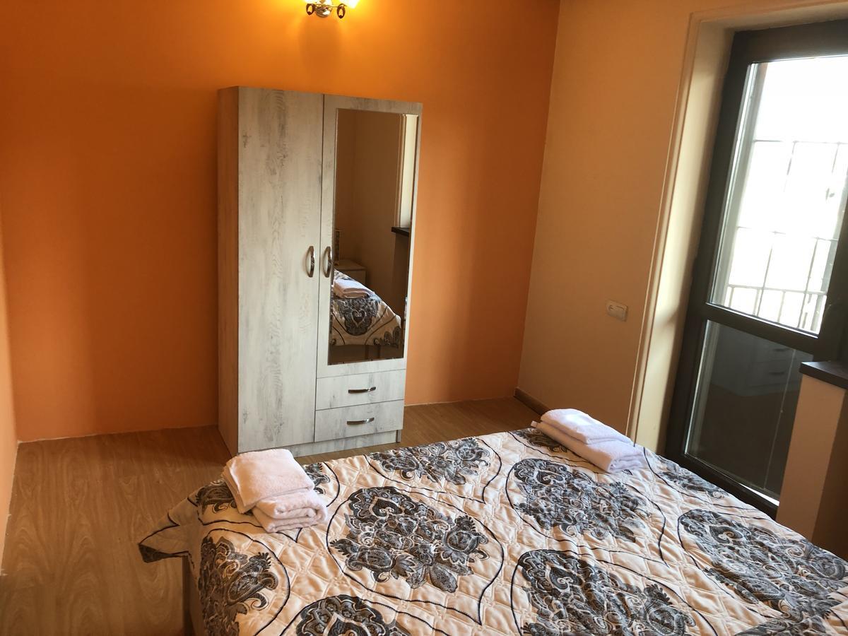 Ms. Jackson Hostel Тбилиси Екстериор снимка