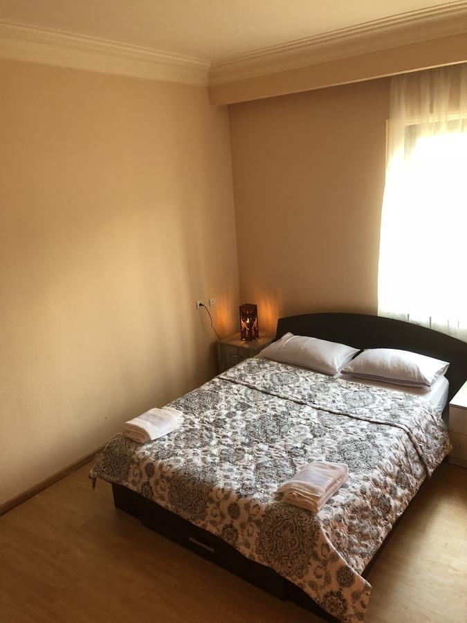 Ms. Jackson Hostel Тбилиси Екстериор снимка