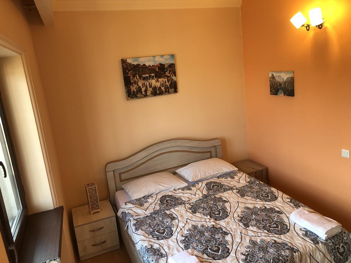 Ms. Jackson Hostel Тбилиси Екстериор снимка