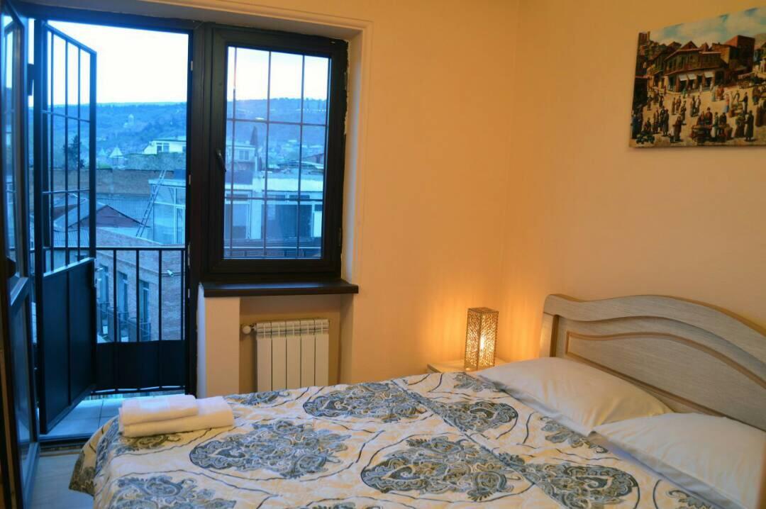 Ms. Jackson Hostel Тбилиси Екстериор снимка