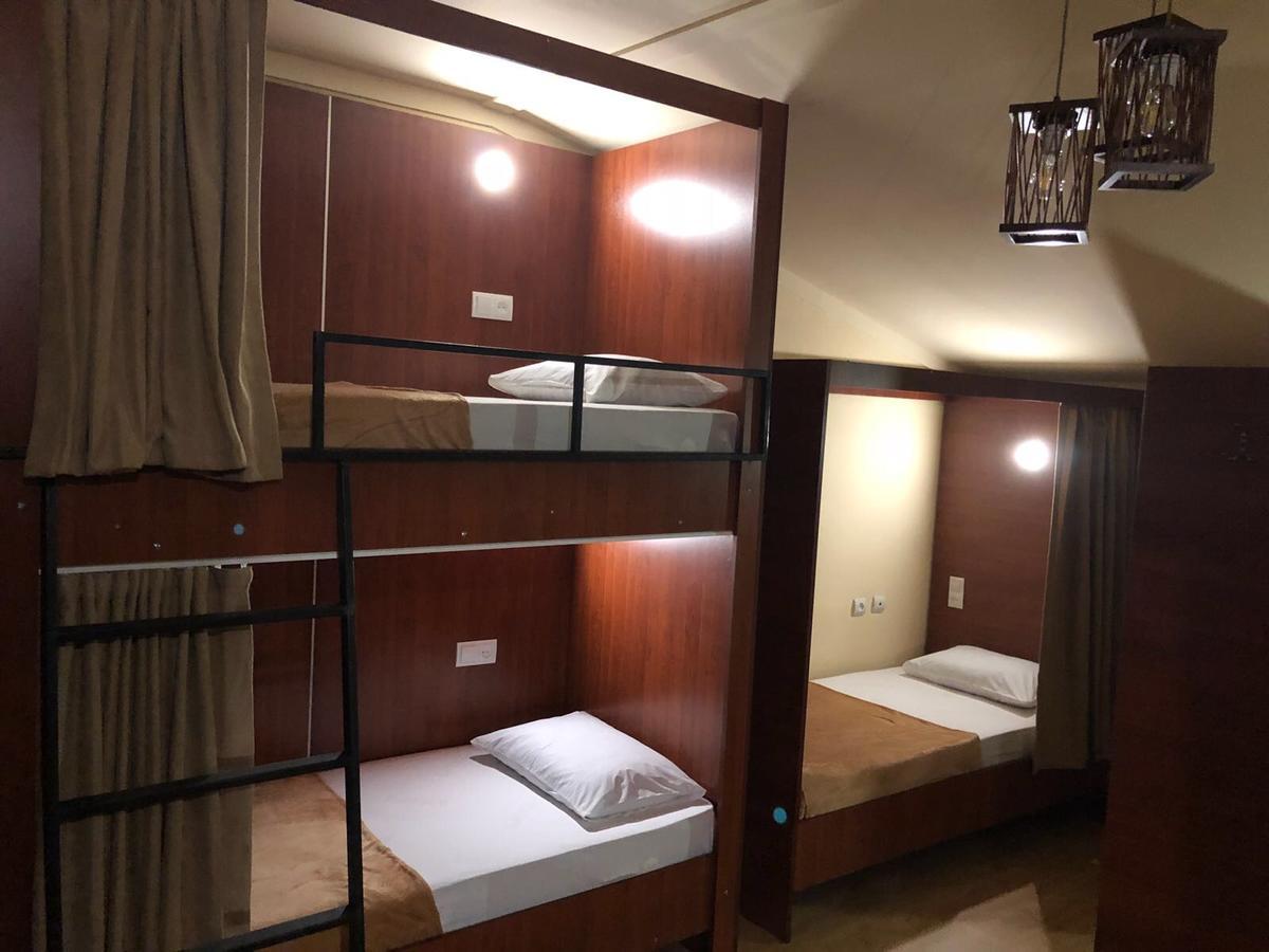 Ms. Jackson Hostel Тбилиси Екстериор снимка