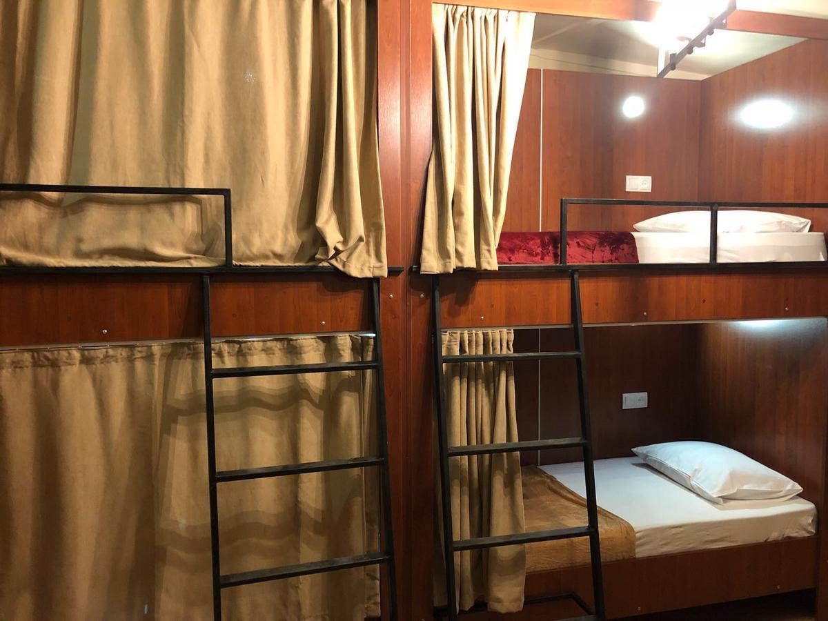 Ms. Jackson Hostel Тбилиси Екстериор снимка