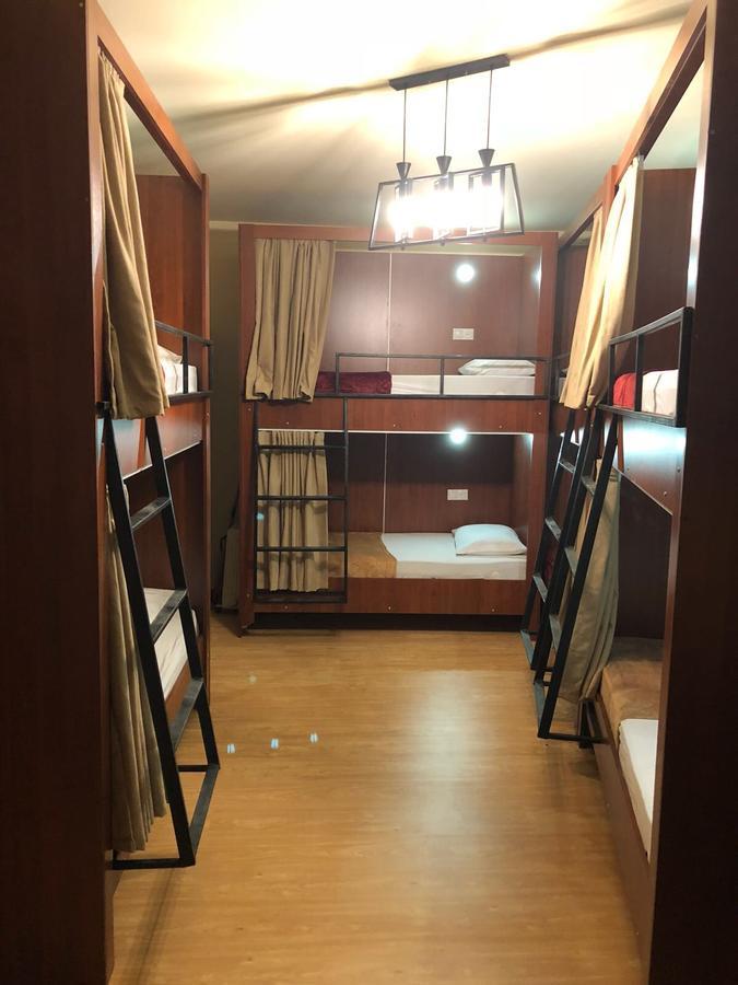 Ms. Jackson Hostel Тбилиси Екстериор снимка