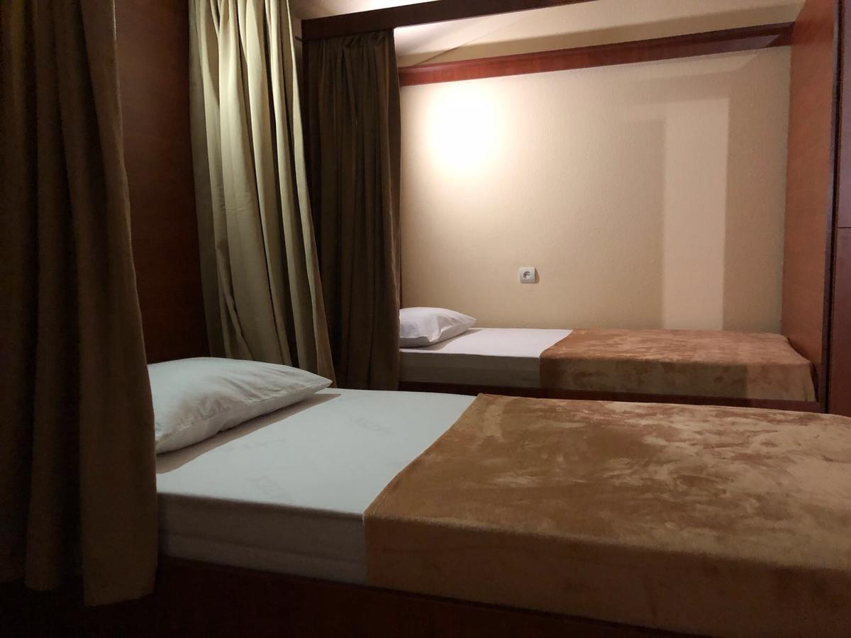 Ms. Jackson Hostel Тбилиси Екстериор снимка